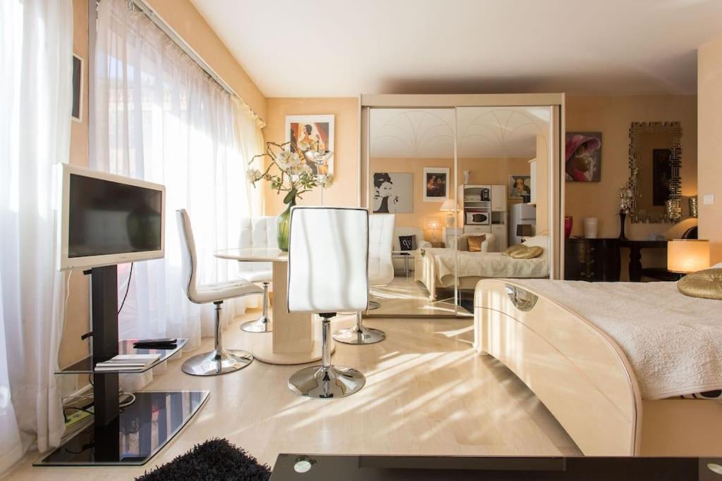 Lovely Apartments With Terrace Cannes Room photo